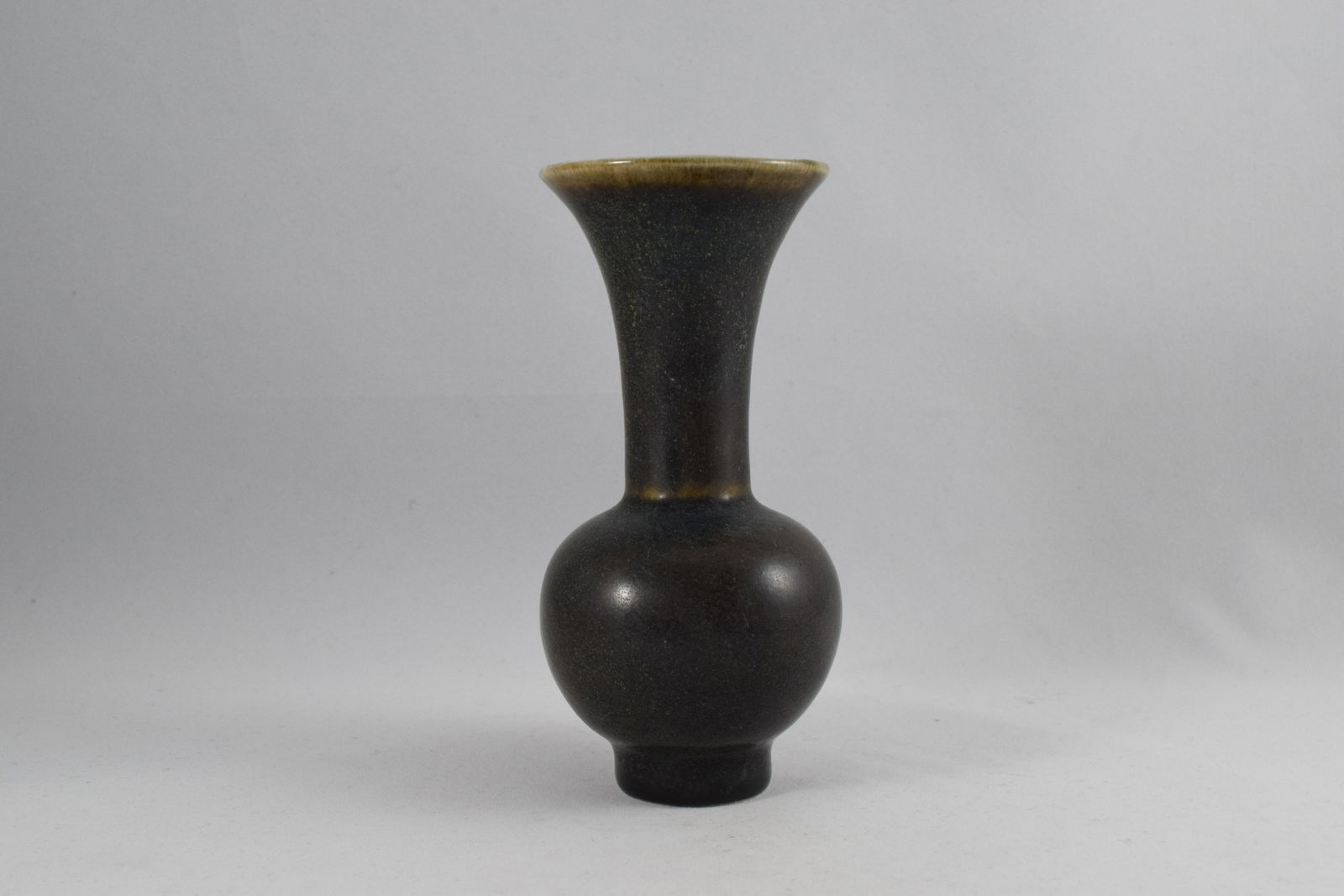 A Dark Tea Color Glaze Vase (1 of 9)