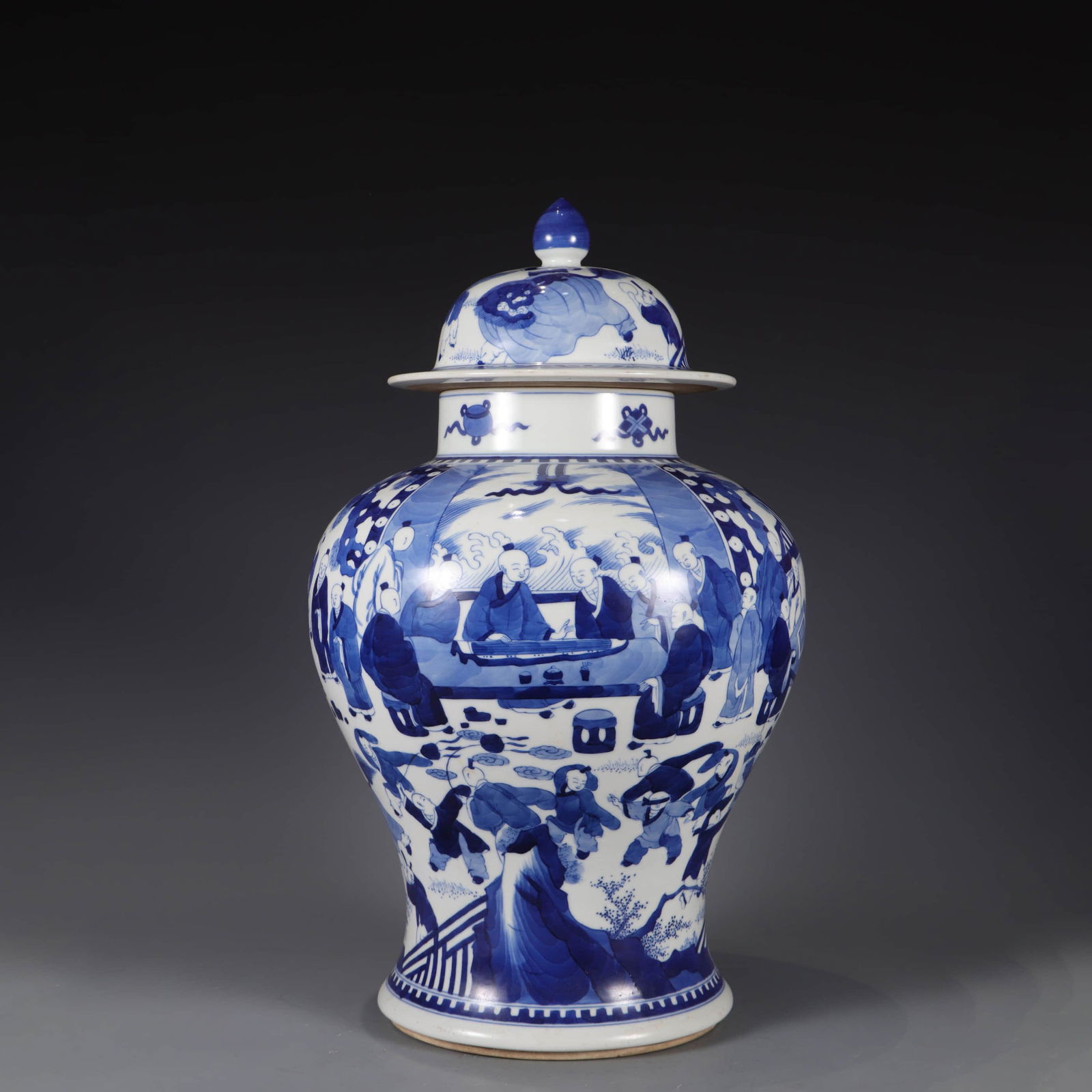 A blue and white figures jar and cover (1 of 9)