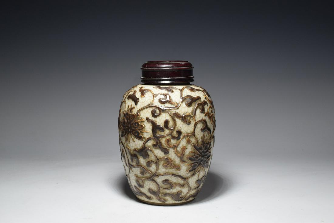 Ge Type Flower Pattern Porcelain Jar (1 of 7)