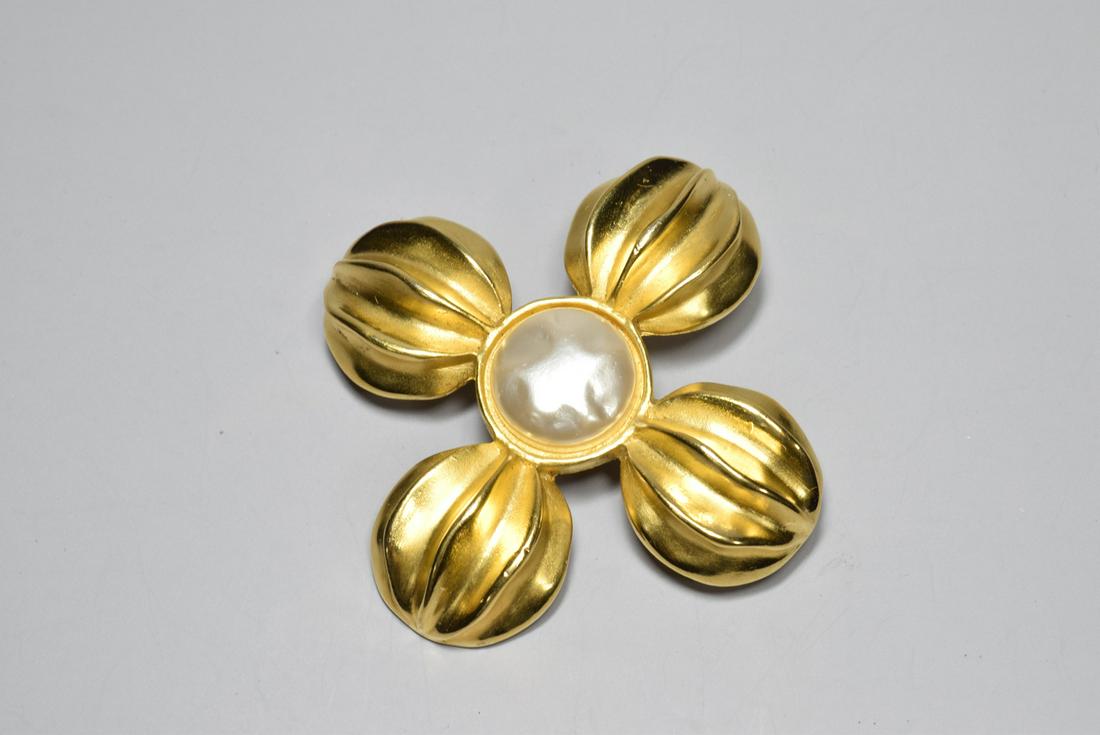 Givenchy Gold Tone Flower Brooch (1 of 9)