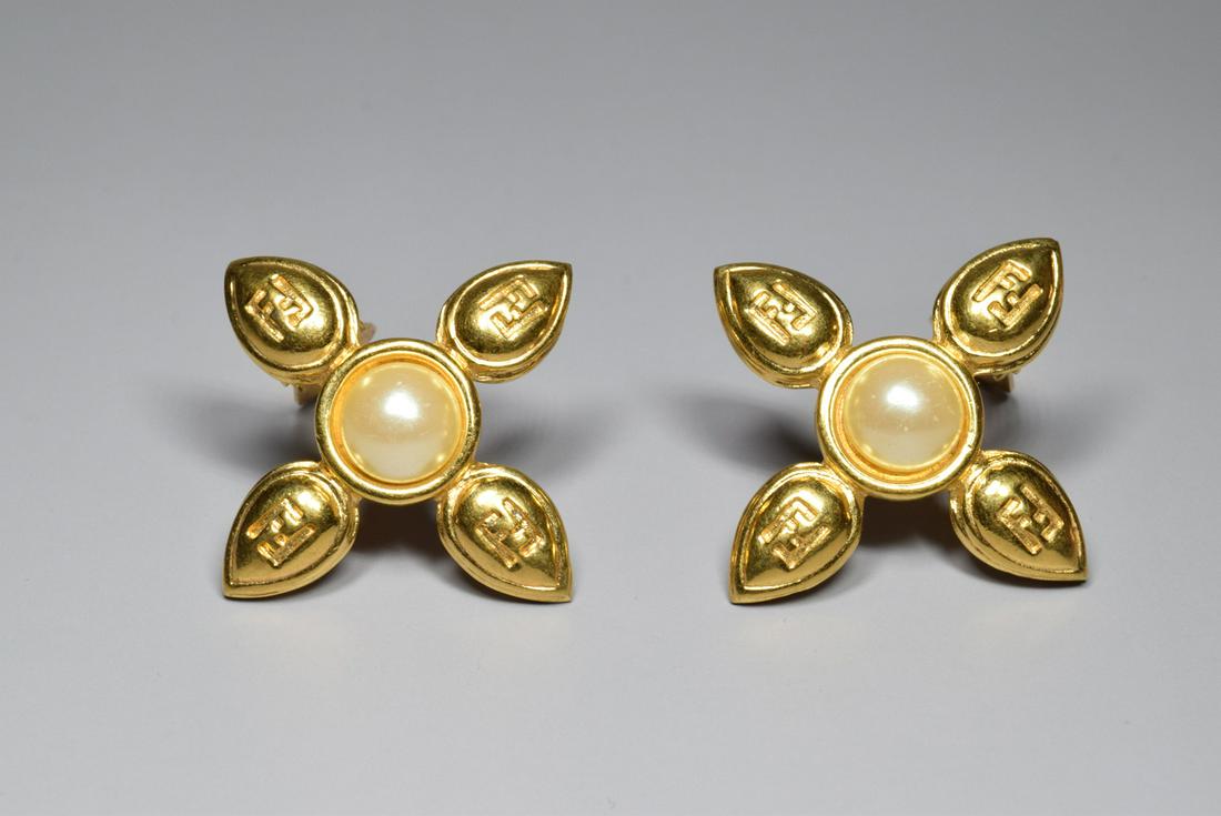 Fendi Gold Tone Earring (1 of 8)
