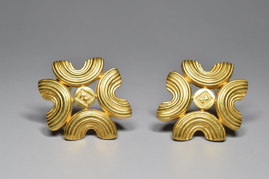 Fendi Gold Tone Earring (1 of 10)