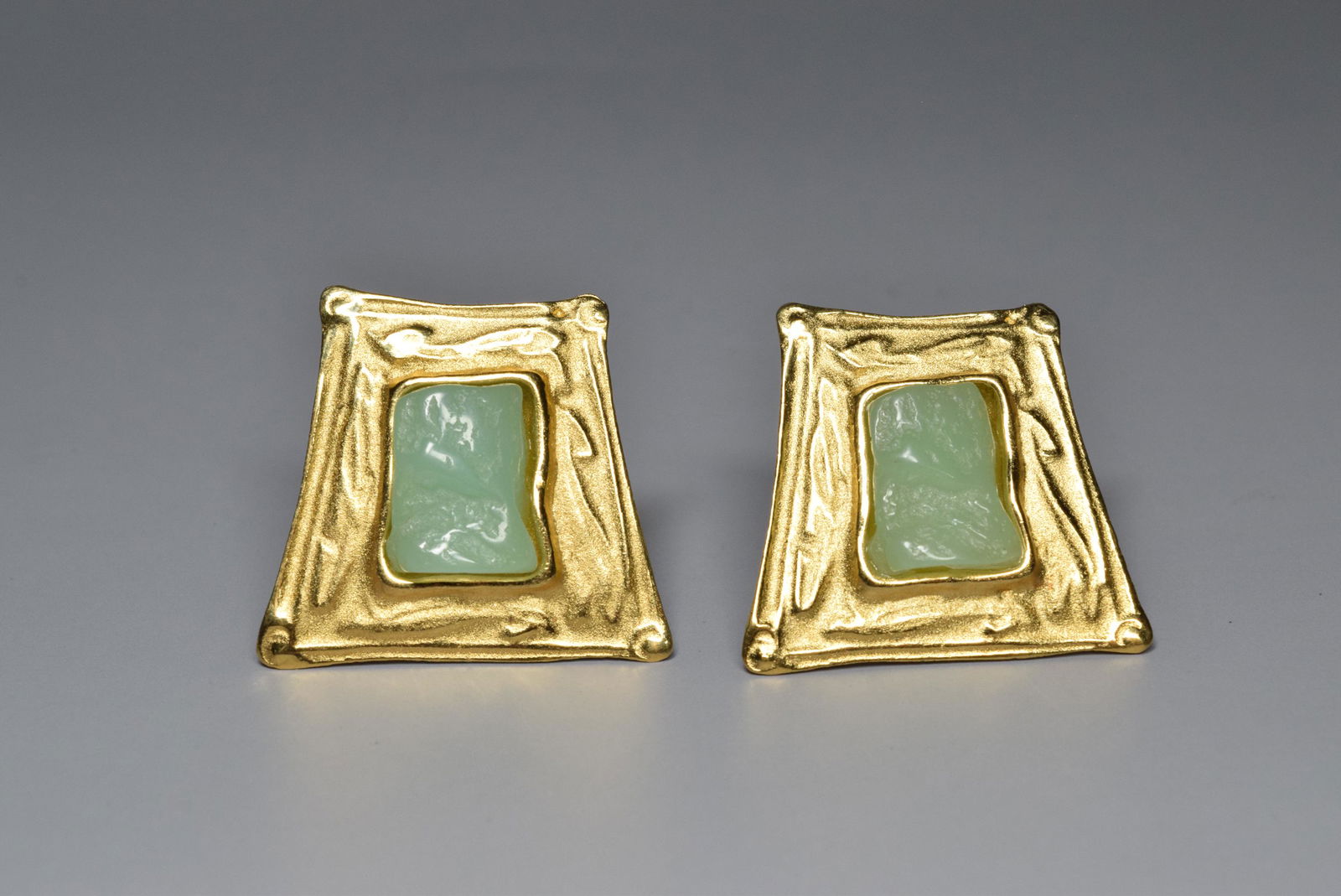 Givenchy Gold Tone Green Glass Earring (1 of 9)