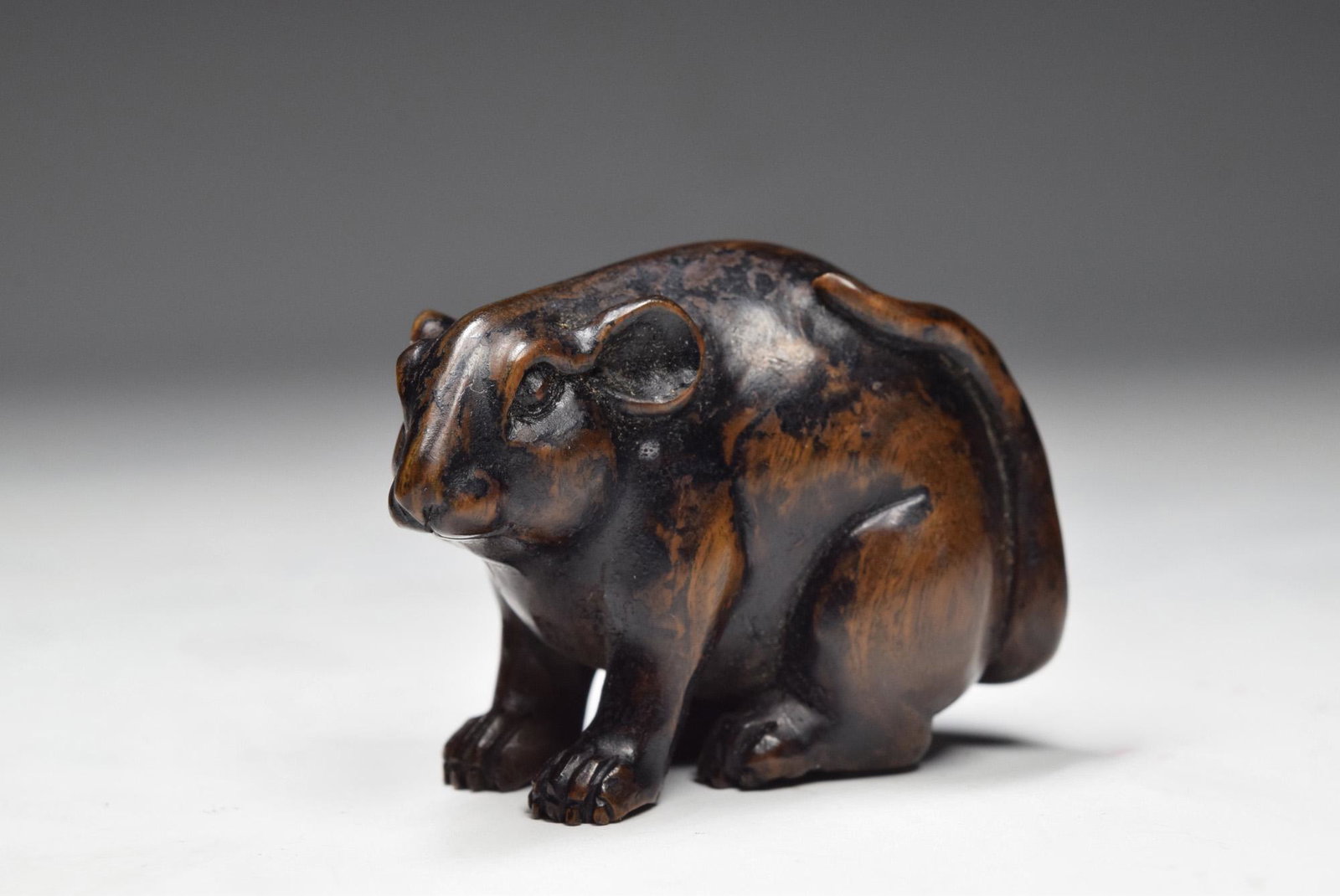 Japanese Carved Mouse Wood Netsuke: Japanese Carved Mouse Wood Netsuke (1.5 x 1.8 x 0.8 inches)