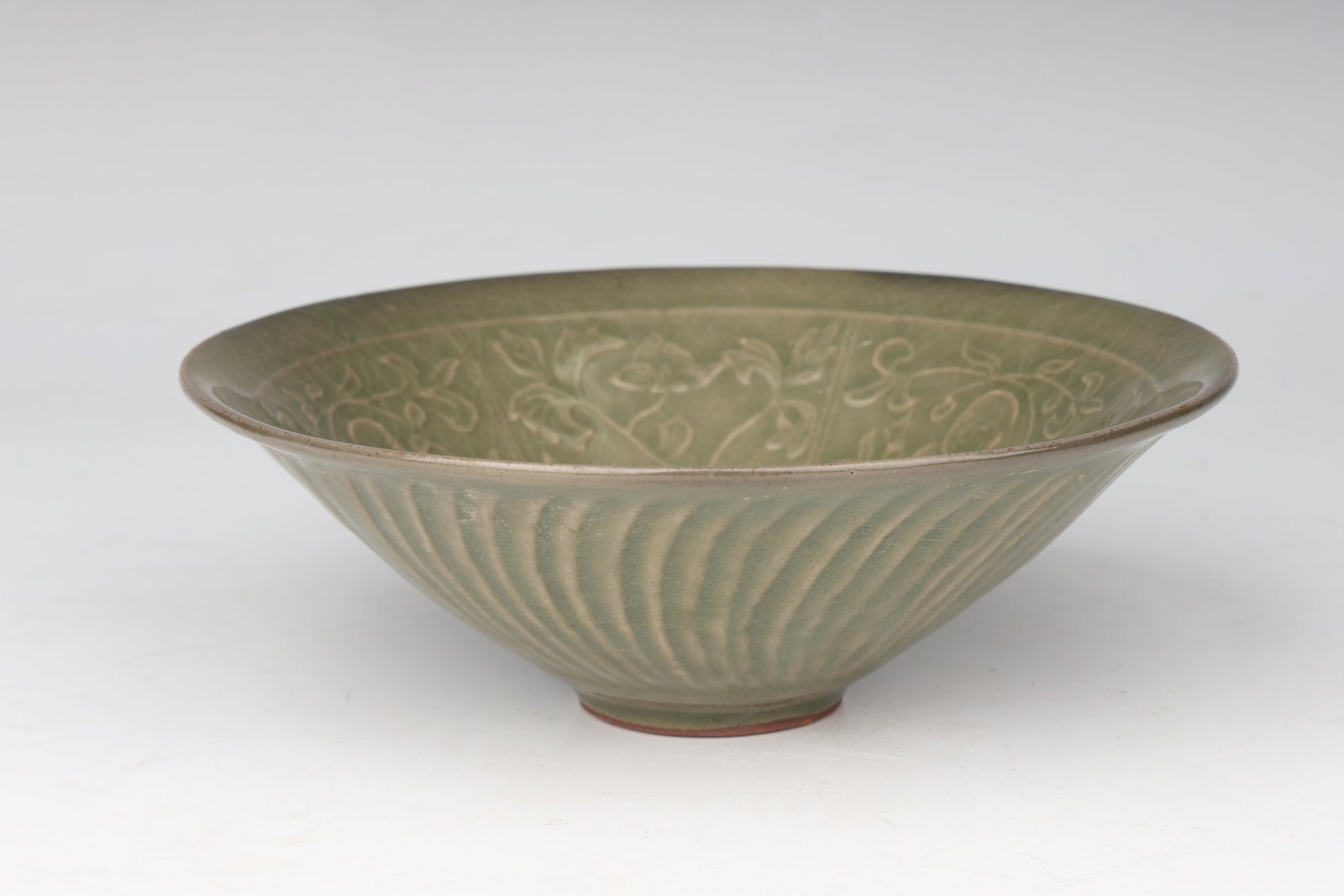 Yaozhou Kiln Porcelain Glazed Bowl: Yaozhou Kiln Porcelain Glazed Bowl ( 18.5 cm x 8 cm ) Chinese glazed porcelain bowl, decorated with lotus pattern