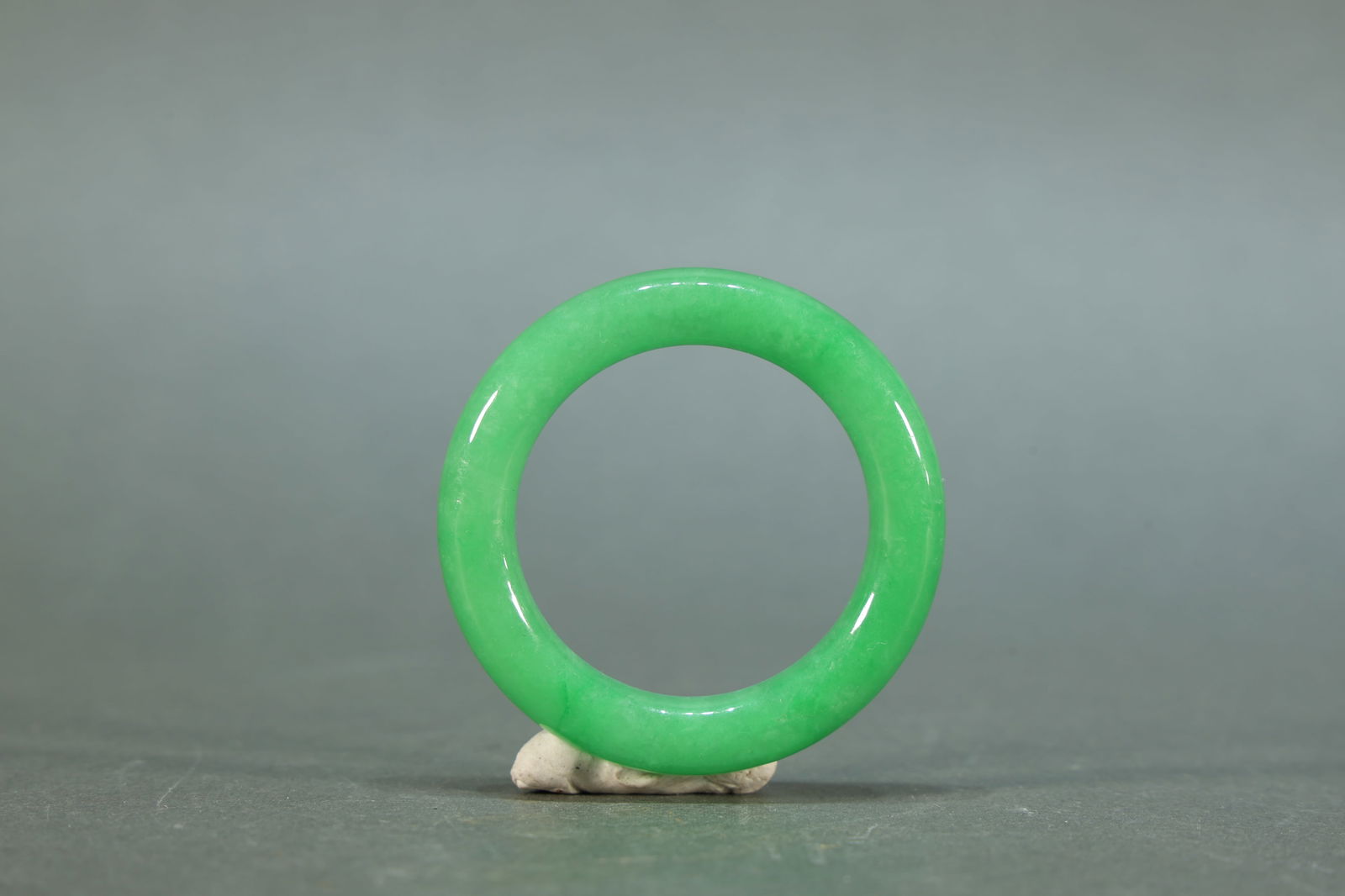 Jadeite Bangle: Jadeite Bangle ï¼ˆ 5.5 cm x 1 cm )