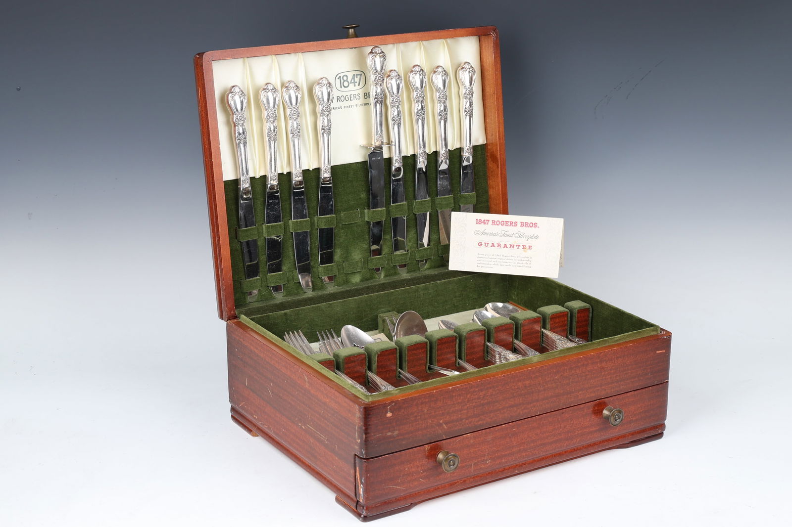 1847 Rogers Bros. Heritage Silverplate Set (1 of 9)