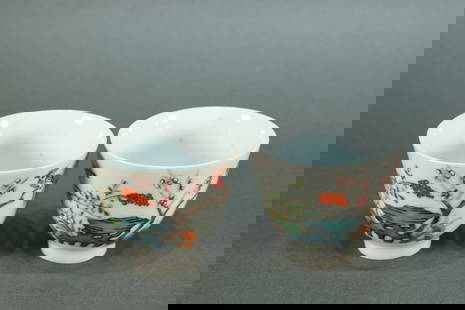 Pair of Famille Rose Bird with Flower Porcelain Cup: Pair of Famille Rose Bird with Flower Porcelain Cup ( 7.5 cm x 6 cm )