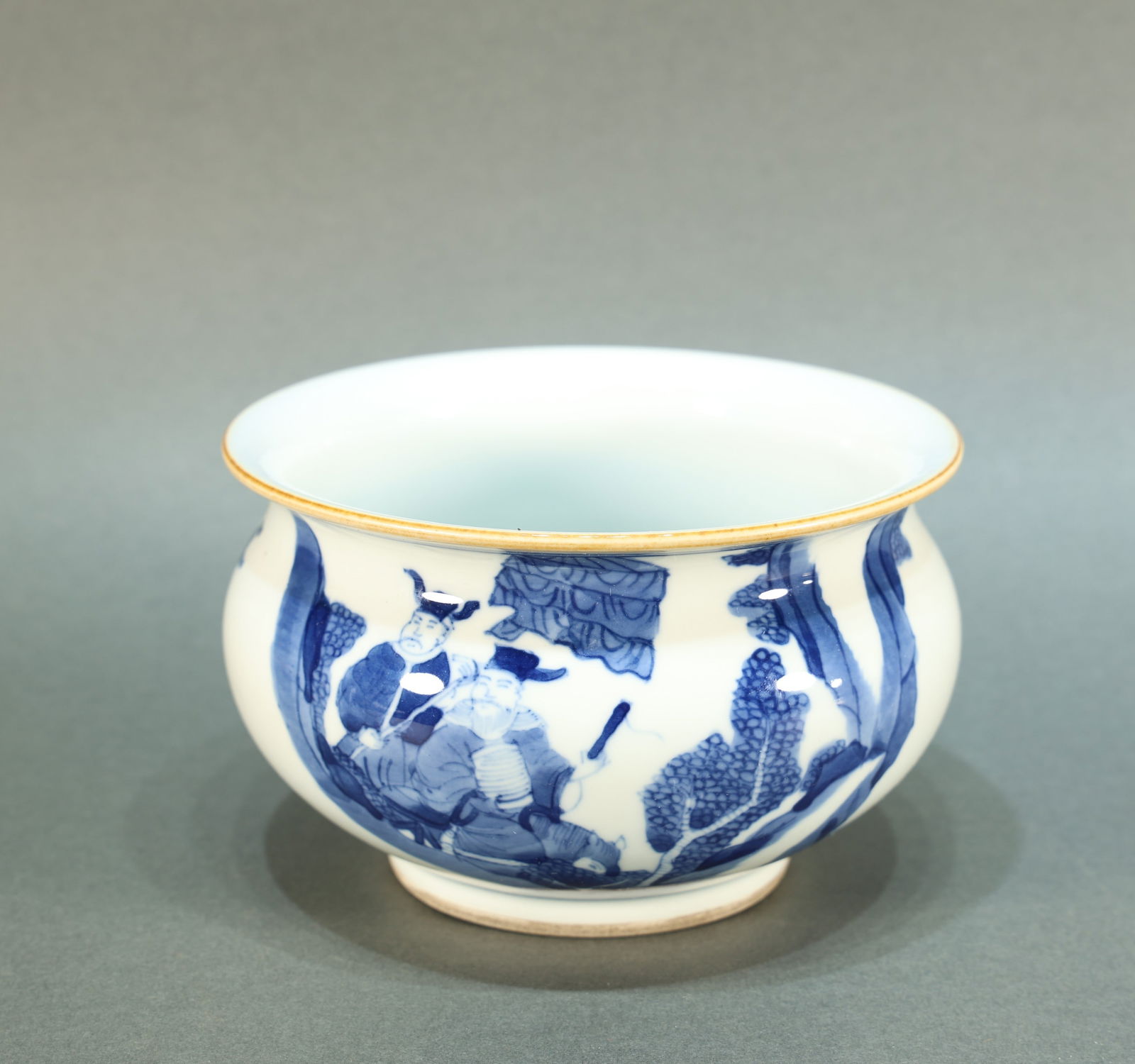 Blue and White Character Pattern Porcelain Tank (1 of 8)