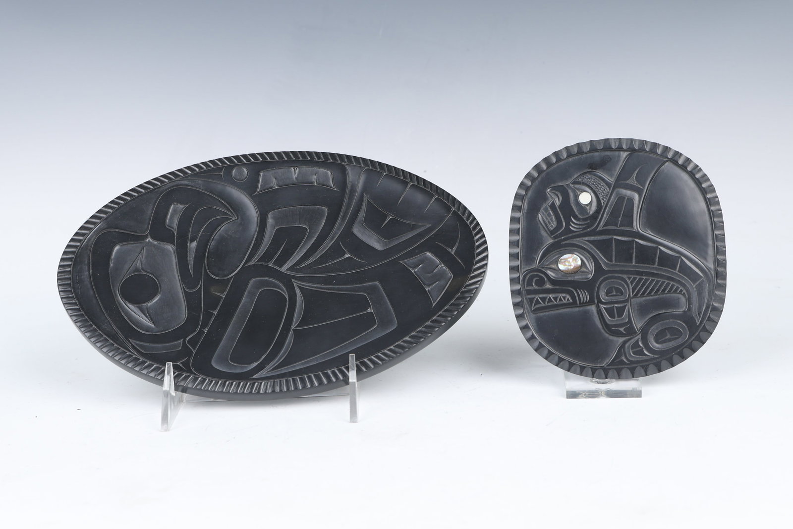 Set Of 2 Haida Carved Argillite Oval Plague And Sqaure Plague: Set Of 2 Haida Carved Argillite Oval Plague And Square Plague ( 23 cm x 15 cm x 1 cm, 13 cm x 10.5 cm x 0.8 cm )
