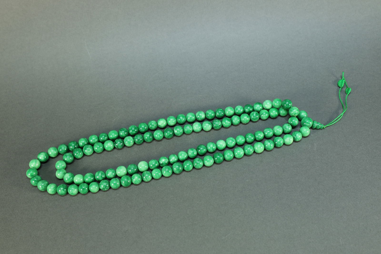 Green Jadeite Ball Bead Necklace: Green Jadeite Ball Bead Necklace ï¼ˆ 65 cm x 0.7 cm )