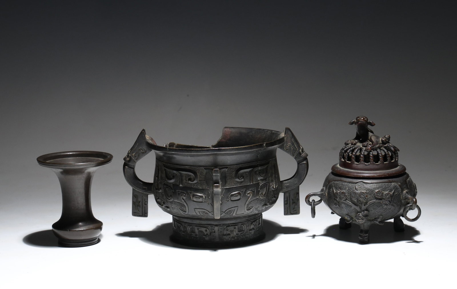 Three Of Bronze Incense Burner And Vase: Three Of Bronze Incense Burner And Vase ( Censer: 12 x 8.5 cm, 11 x 7 cm, Vase: 7 x 6.5 cm )