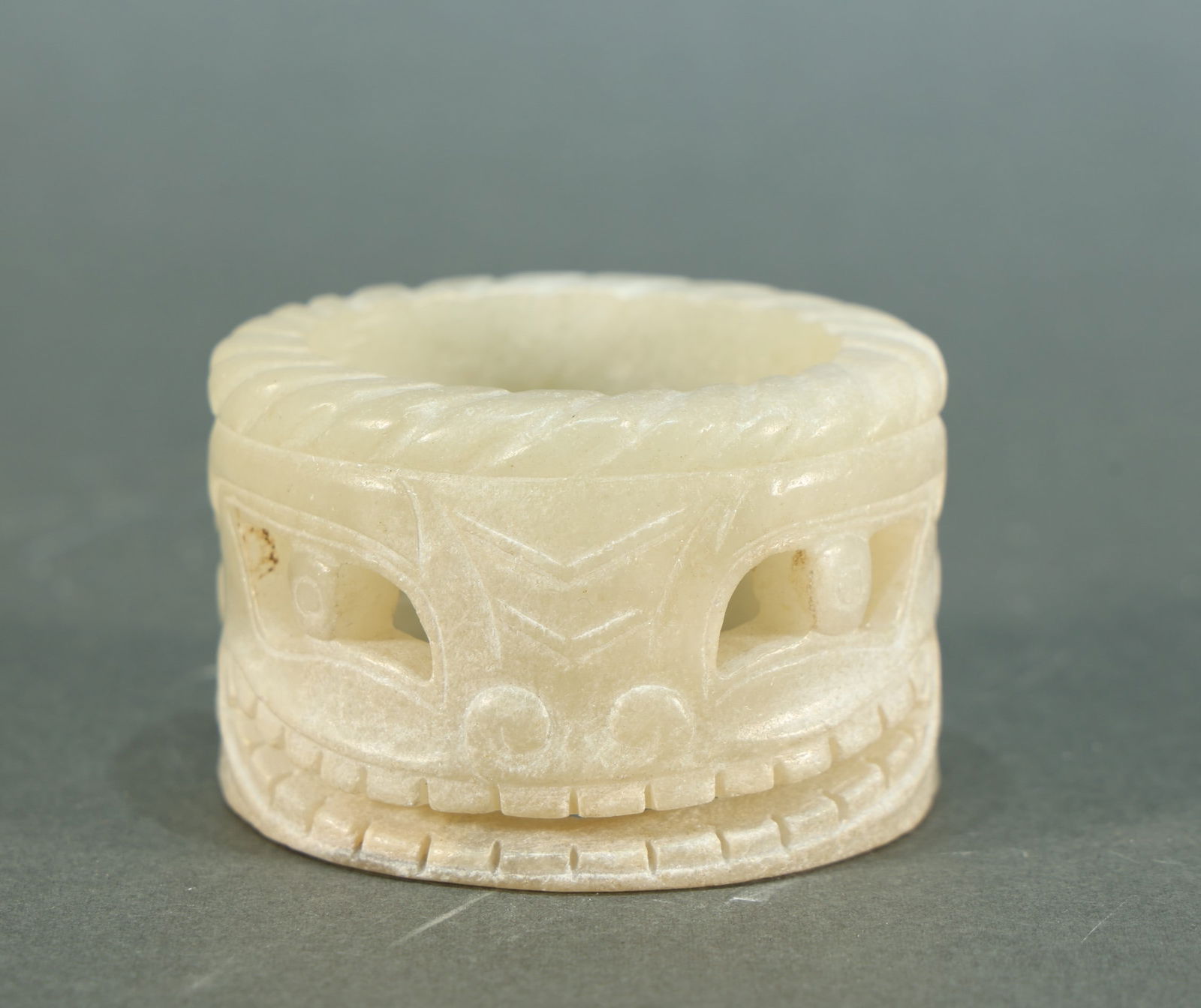 Jade Beast Pattern Ring Ornament (1 of 6)