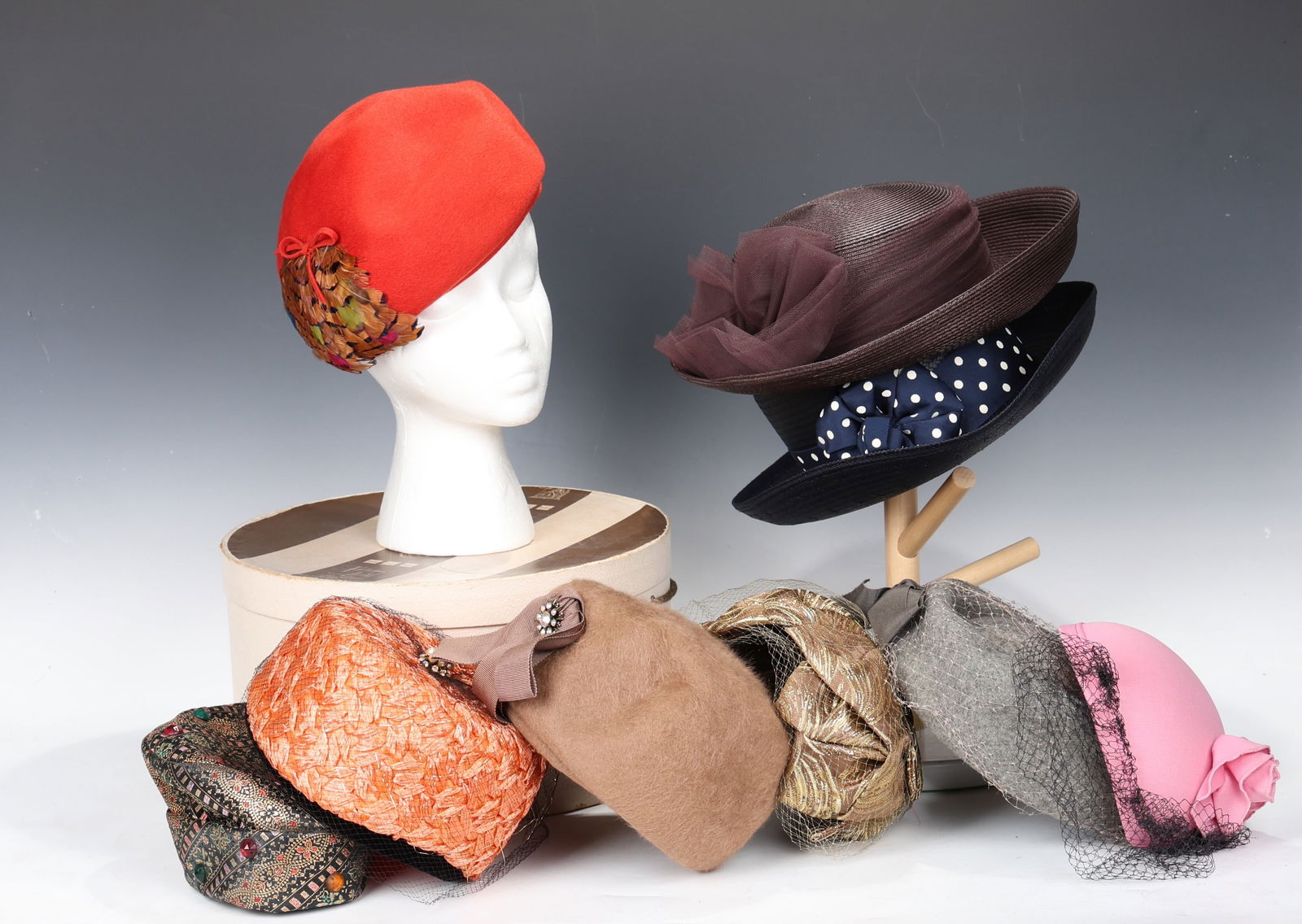 Group Of 9 Vintage Ladies Hats In Various Materials (1 of 8)