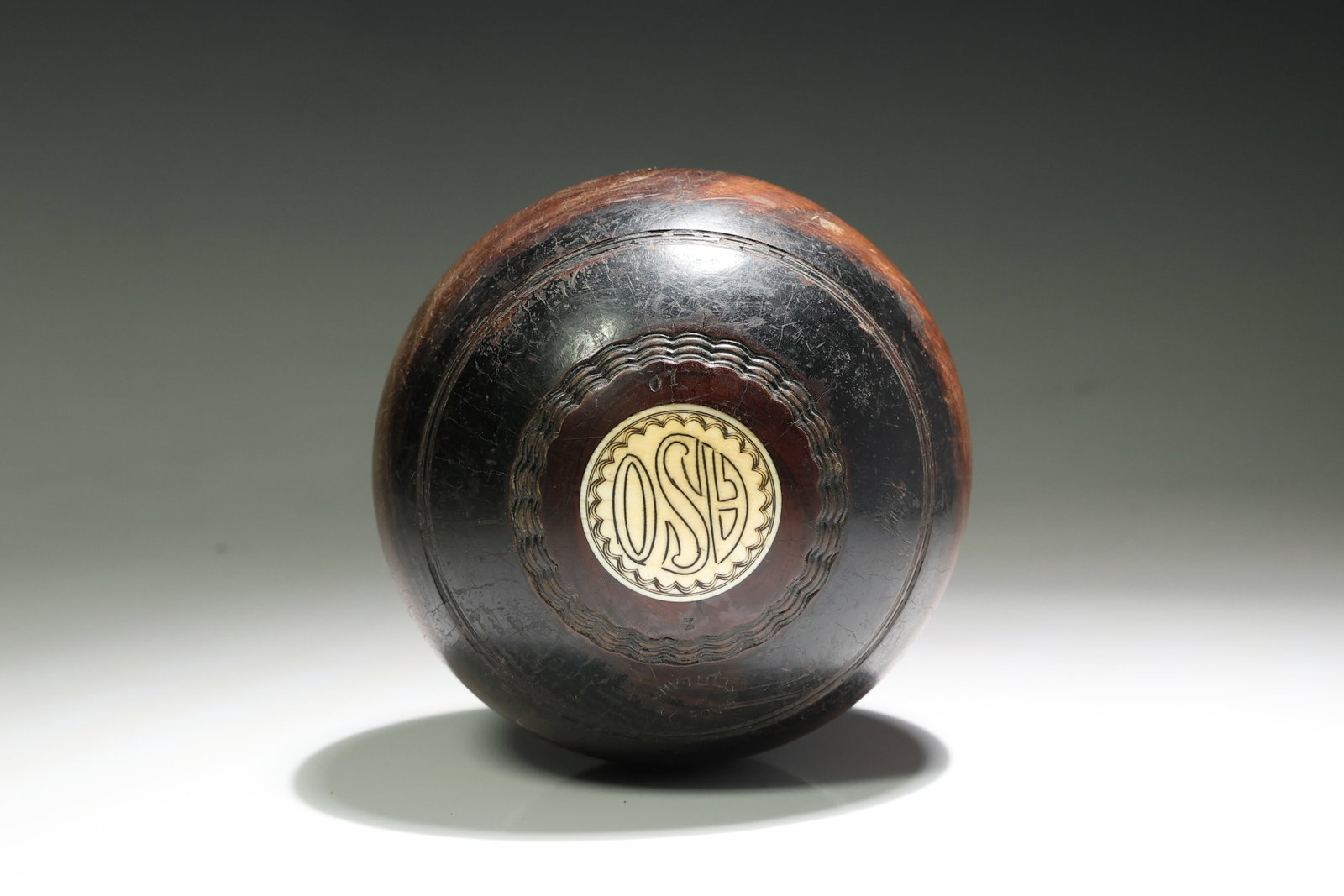 Vintage Thomson Taylor Solid Wood Ball, Made In Scotland: Vintage Thomson Taylor Solid Wood Ball, Made In ScotlandKarl's Collections Inc provides condition reports as a courtesy to our clients and assumes no liability for any error or omission. Any condition