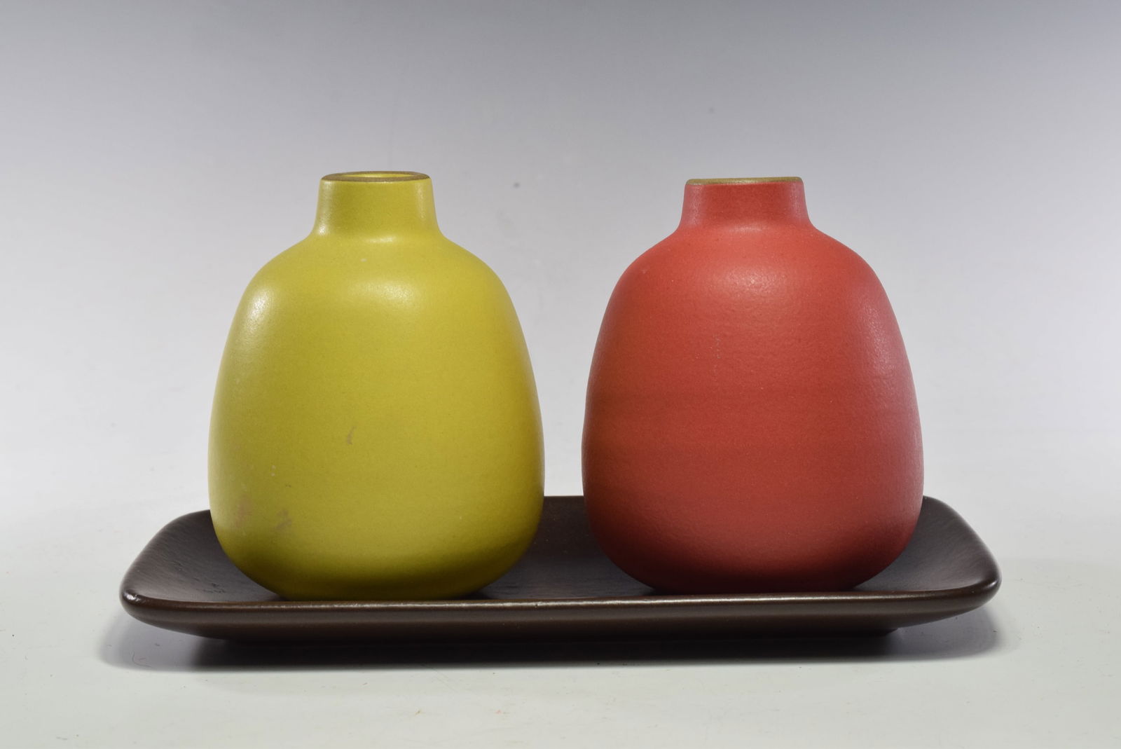 Three Heath Pottery Jar with Plate (1 of 6)