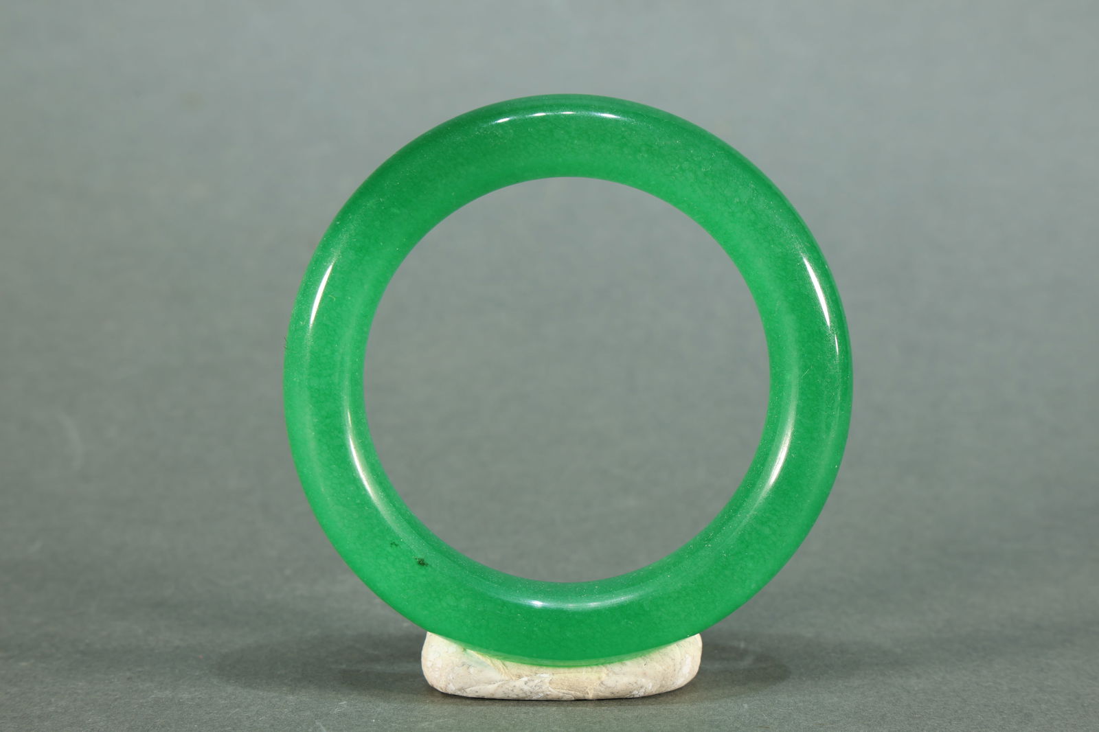 Jadeite Bangle: Jadeite Bangle?8.6 x 1cm?