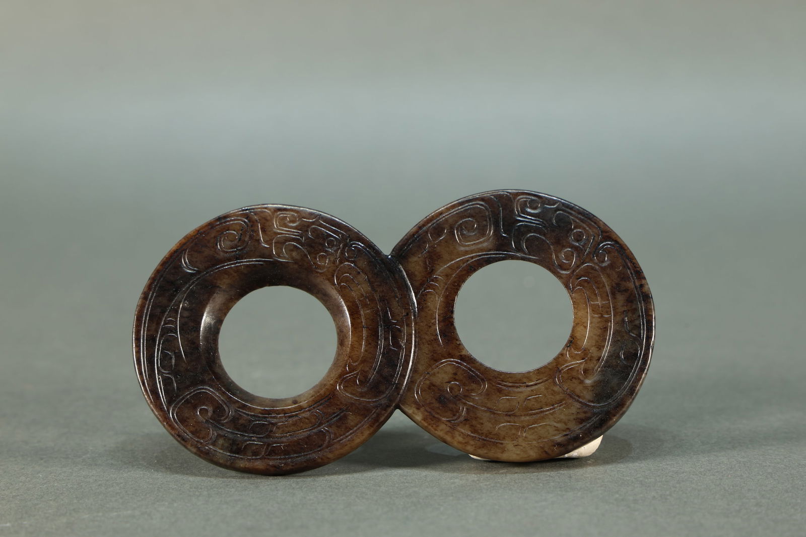 Jade Carved Dragon Pattern Ring (1 of 4)