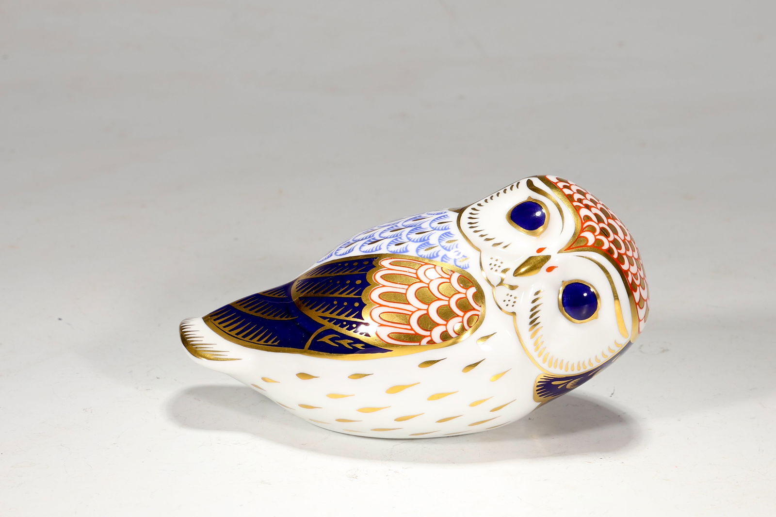 Royal Crown Derby Owl Imari Paperweight Figurine (1 of 8)