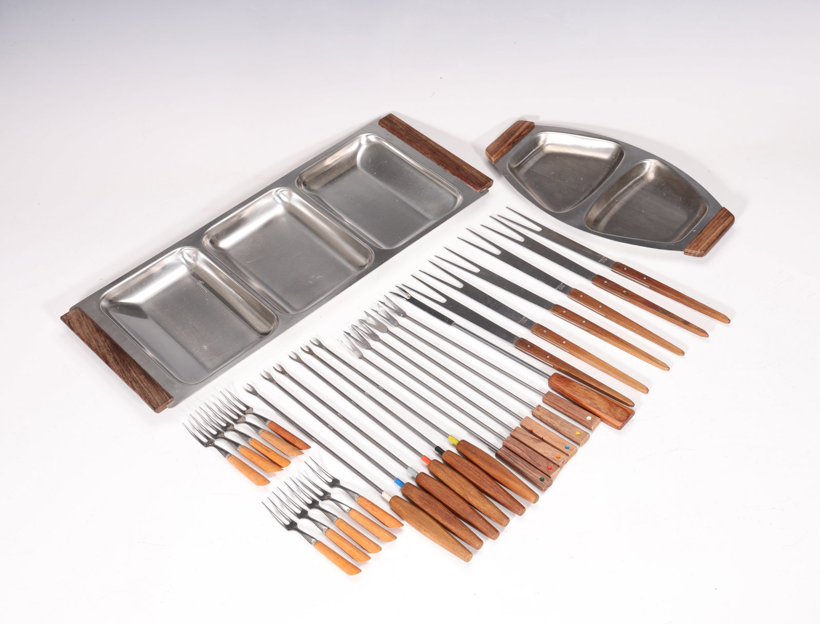 Set Of Stainless Steel Fondu Wood Handle Forks And Tray: Set Of Stainless Steel Fondu Wood Handle Forks And Tray (Tray: 38.5 x 15.5 x 1.5 cm, Fork: about 24.5 x 1 cm or Less)
