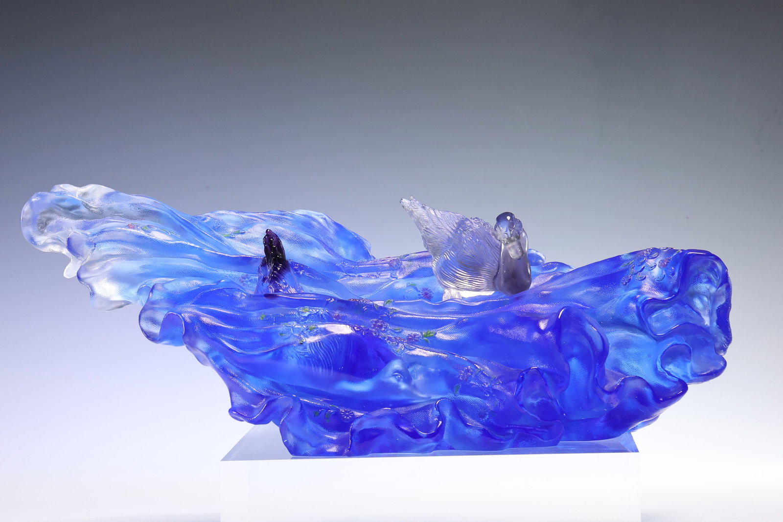 Liuli GongFang Art Blue Water Waves Duck Swimming Sculpture: Liuli GongFang Art Blue Water Waves Duck Swimming Sculpture (39 x 17 x 25 cm)