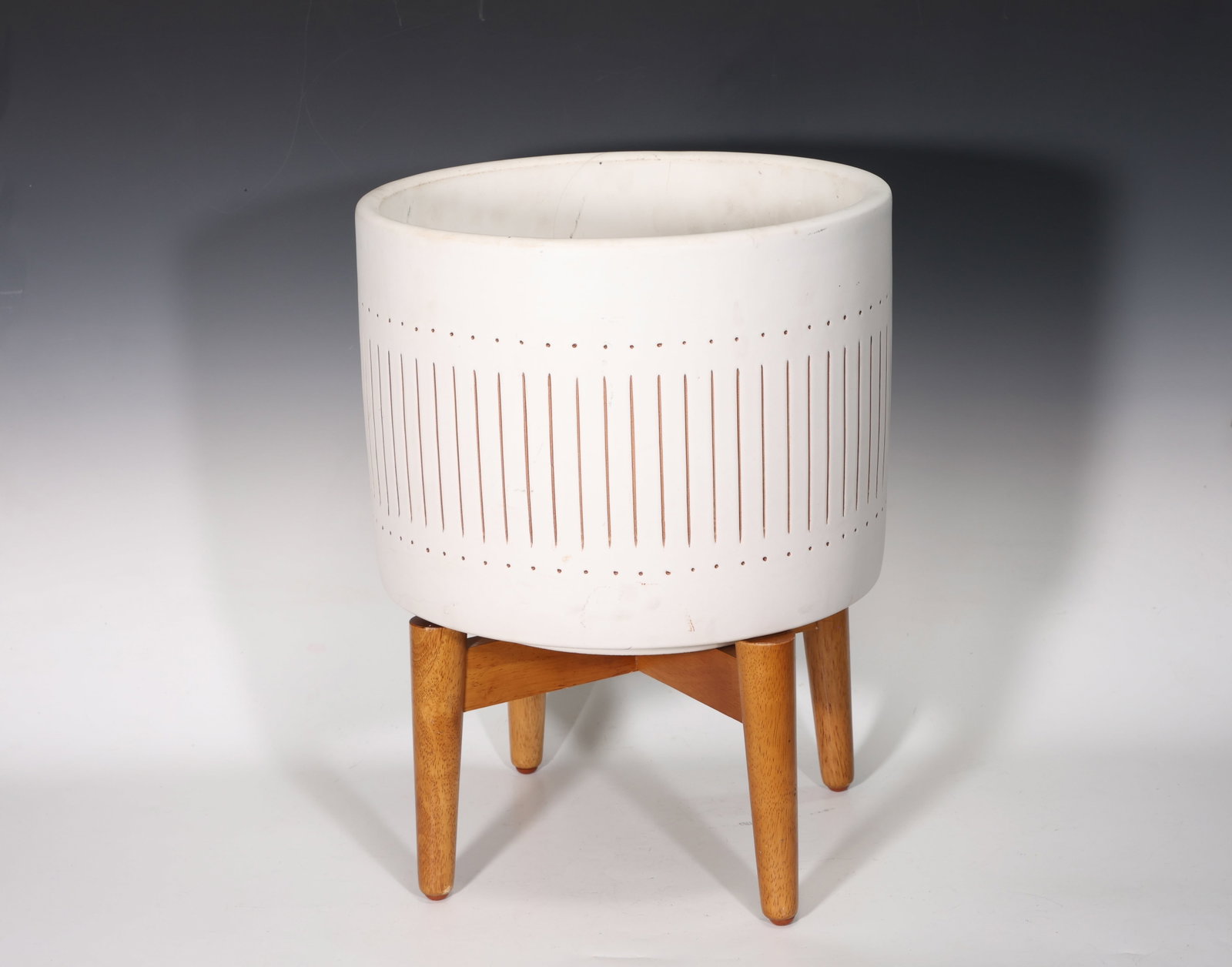 Mid-Century Style White Striped Turned Wood Leg Planter: Mid-Century Style White Striped Turned Wood Leg Planter (29 x 36 cm without wood base)