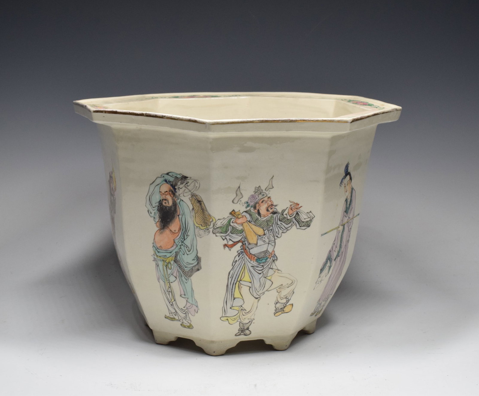 Famille Rose the Eight Immortals Pattern Porcelain Pot: Famille Rose the Eight Immortals Pattern Porcelain Pot (30 x 20 cm)