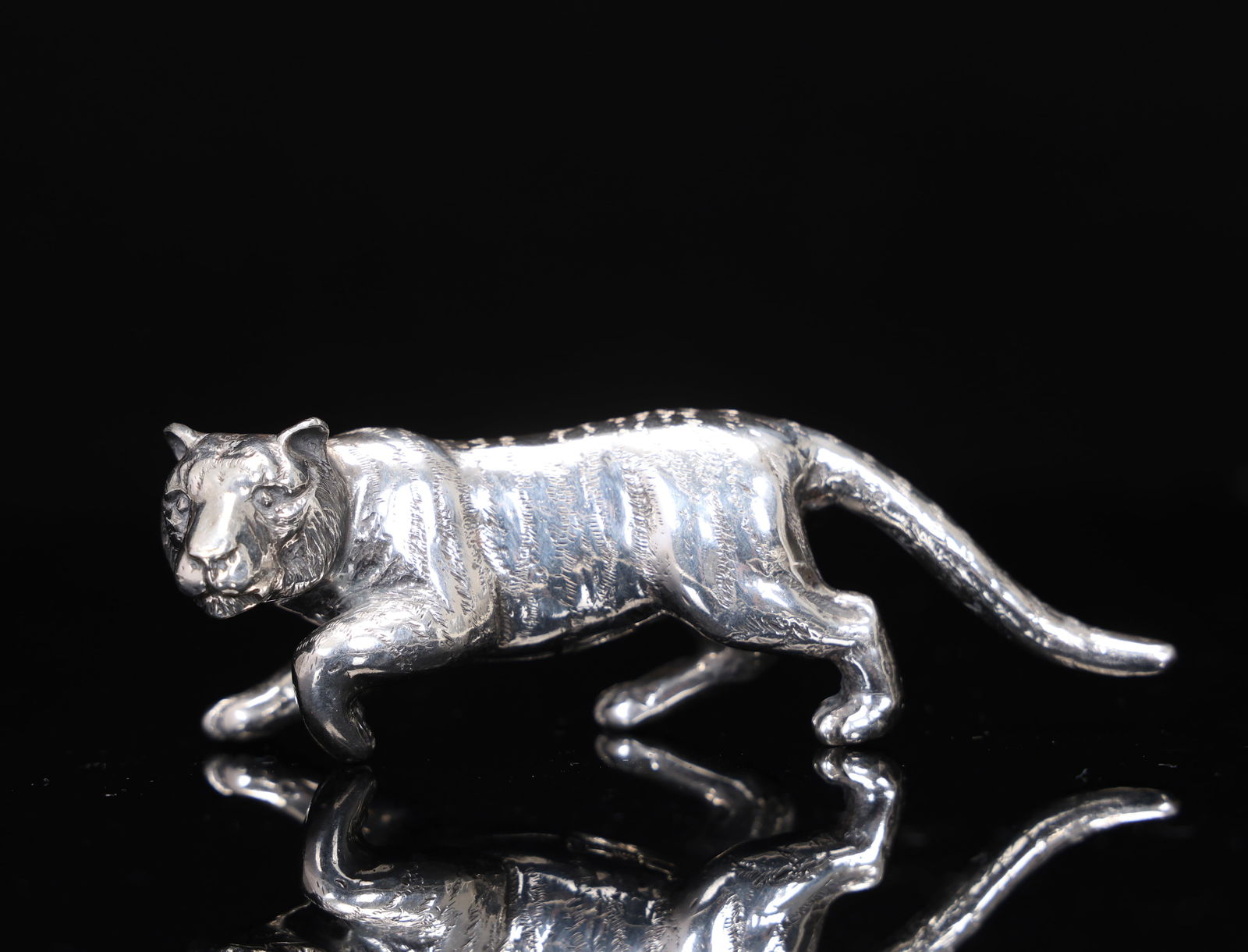 Gianmaria Buccellati Italian Sterling Silver Tiger Figurine: Gianmaria Buccellati Italian Sterling Silver Tiger Figurine (9.5 x 3.5 x 2.8 cm)