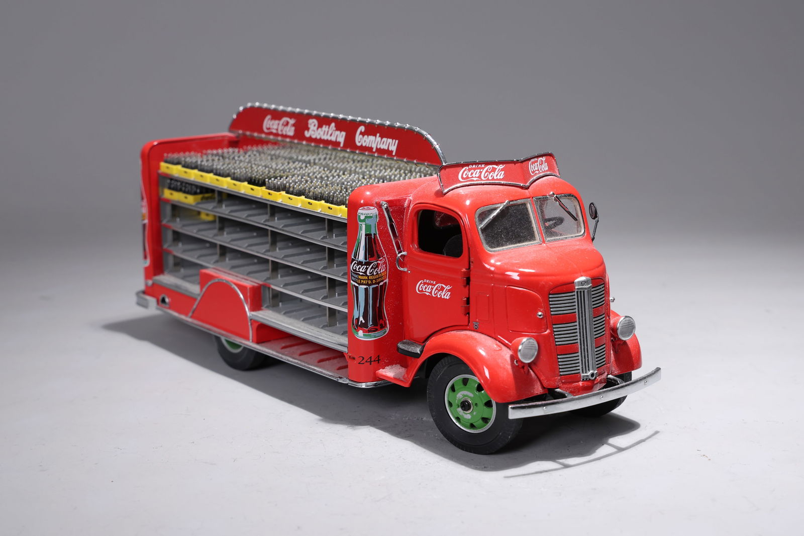Danbury Mint 1/24 Scale-1938 Red Coca Cola Truck (1 of 7)