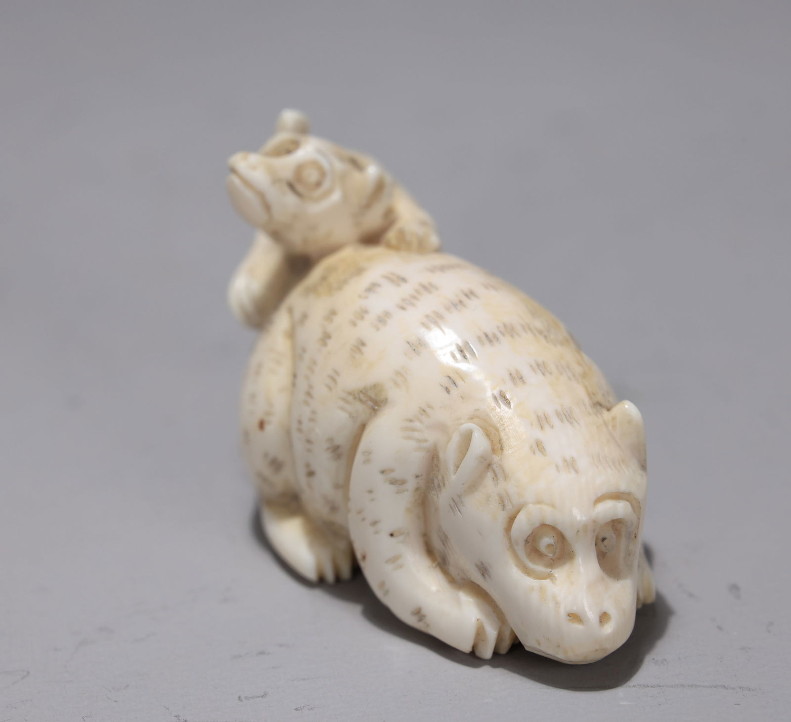 Japanese Carved Netsuke Figure Bear With Baby Bear (1 of 6)