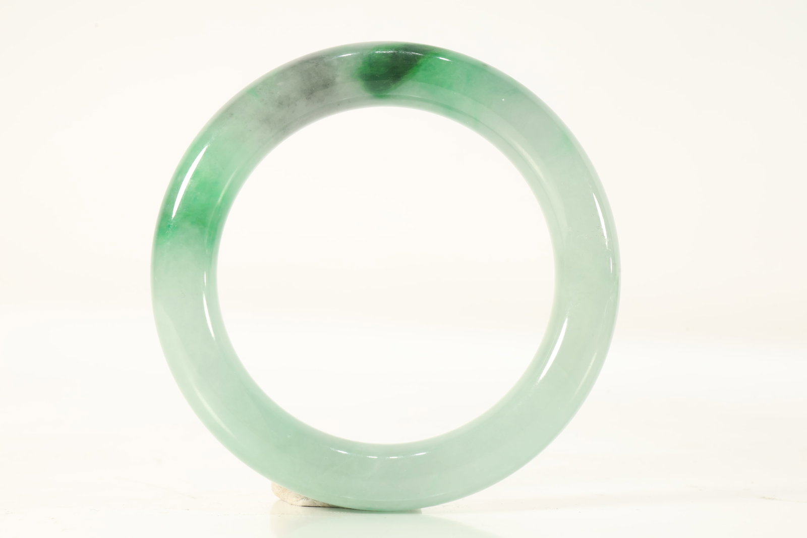 Jadeite Bangle: Jadeite Bangle (9 x 1cm)