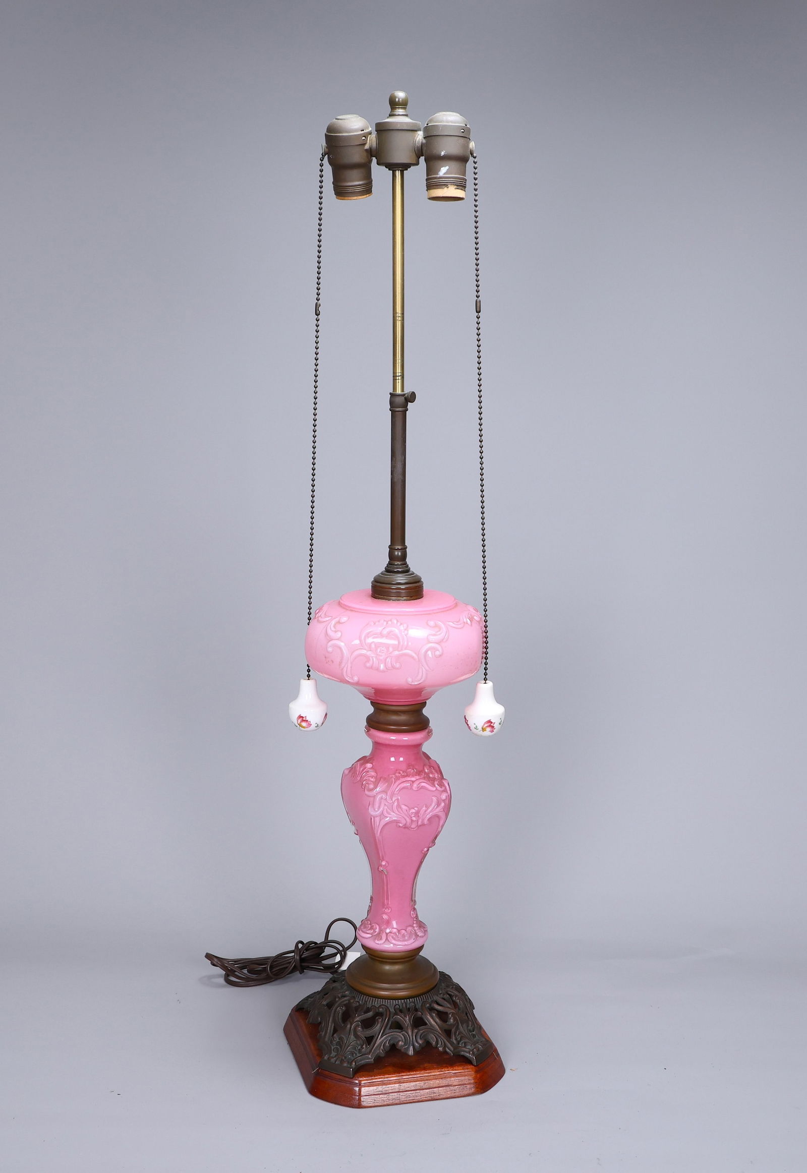 Victorian Style Pink Cased Glass Banquets Table Lamp With Shade (1 of 8)