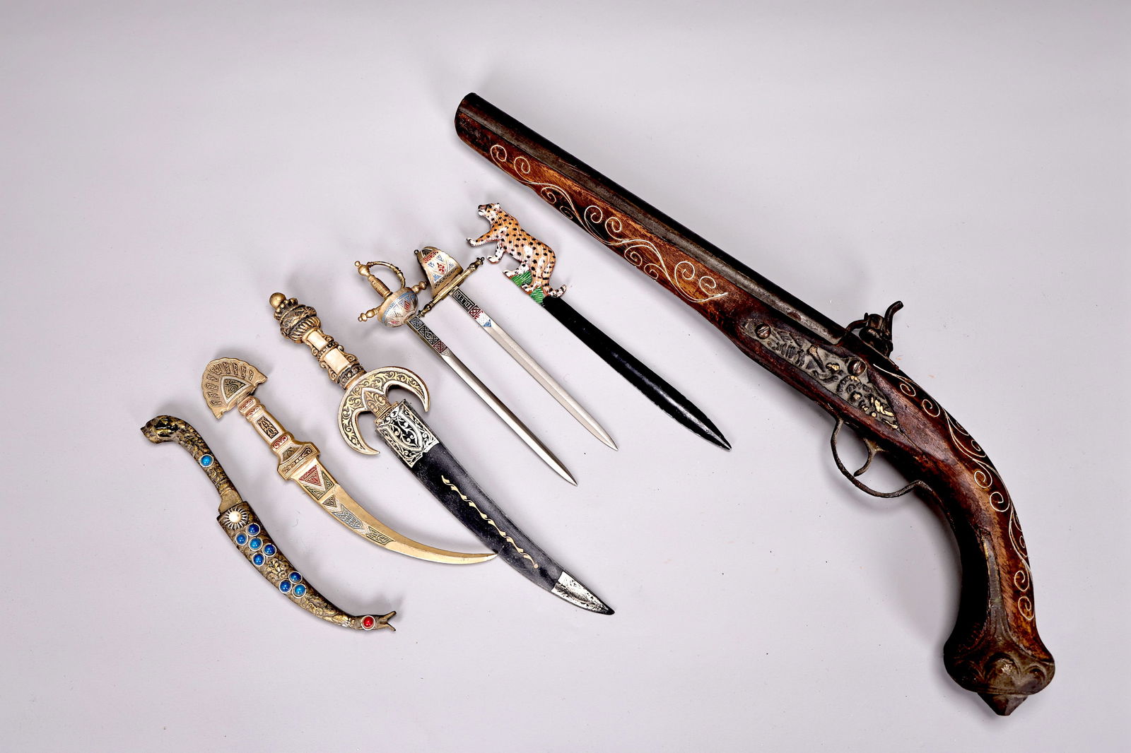 Collection Of Engraved Daggers Knives And Continental Flintlock: Collection Of Engraved Daggers Knives And Continental Flintlock (45 x 5 x 4.5 cm, About 25 x 5 x 2 cm more or less)