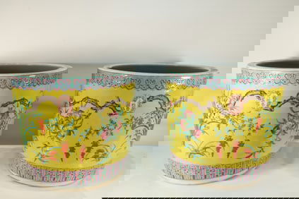 Pair of Famille Rose Peach Pattern Porcelain Pot