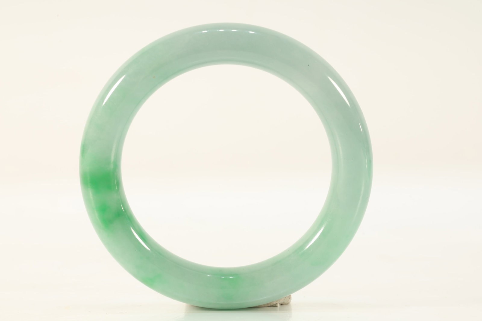 Jadeite Bangle: Jadeite Bangle (8.5 x 1cm)