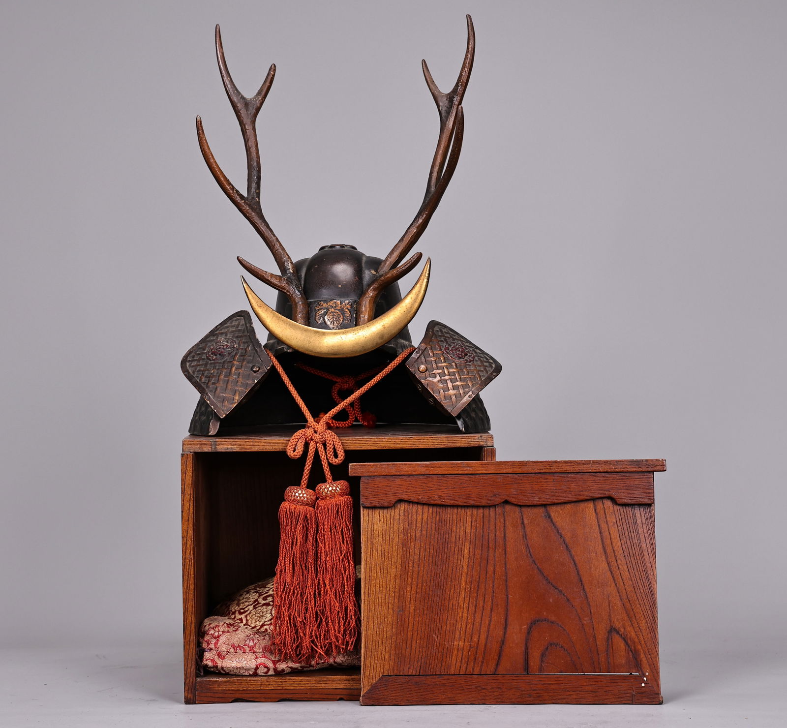 Set Of Japanese Samurai Helmet Kabuto With Wood Box (1 of 9)