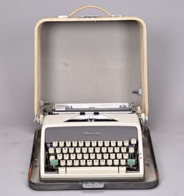 Olympia Typewriter SM-7 Deluxe Portable With Case
