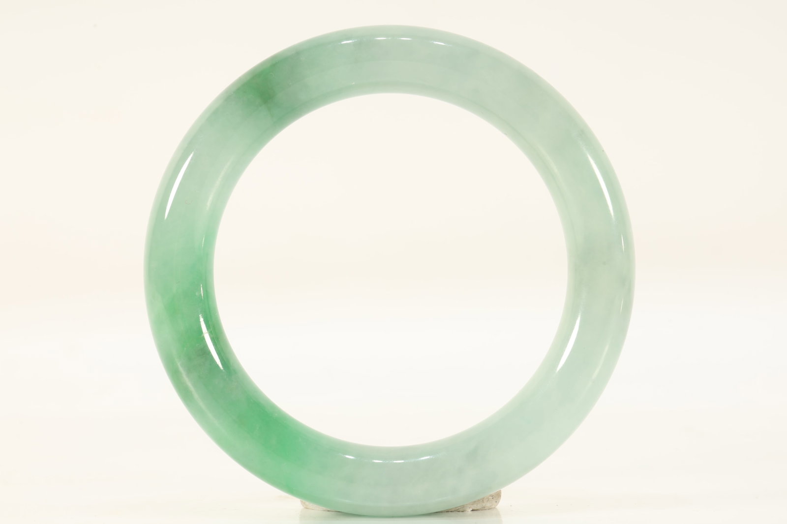 Jadeite Bangle: Jadeite Bangle (8.5 x 1cm)
