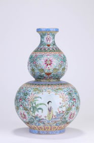 Famille Rose Character with Flower Pattern Porcelain Gourd Shape Vase