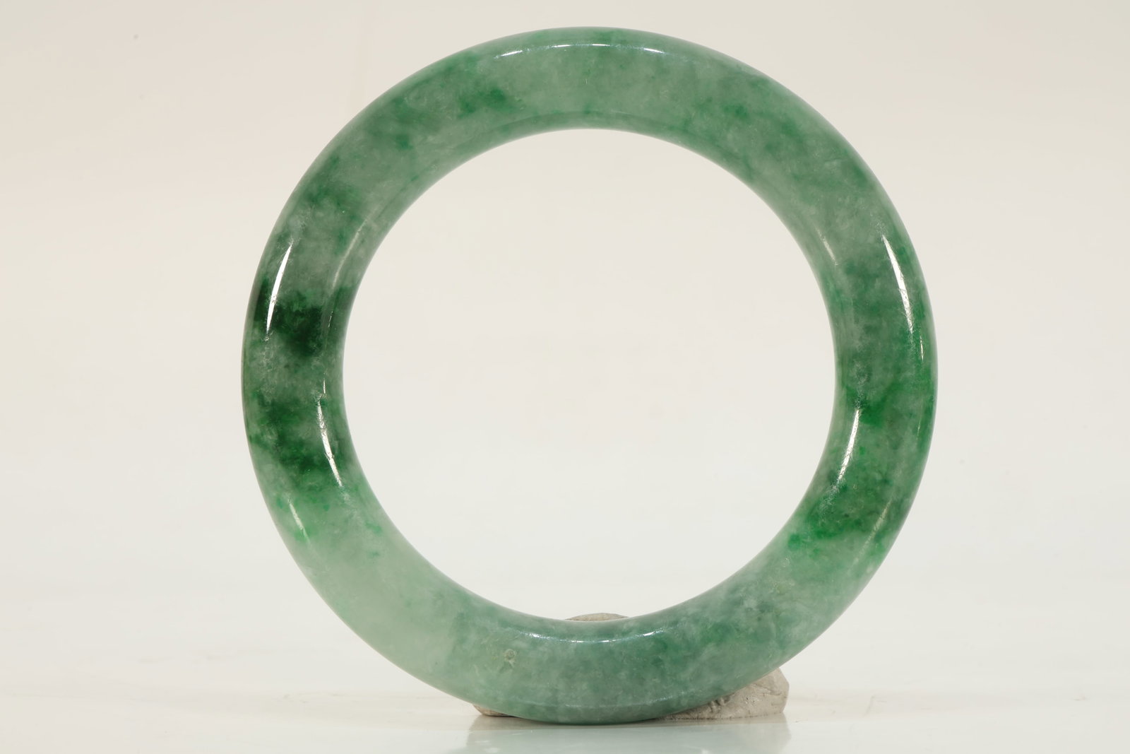 Jadeite Bangle: Jadeite Bangle (8.3 x 1cm)