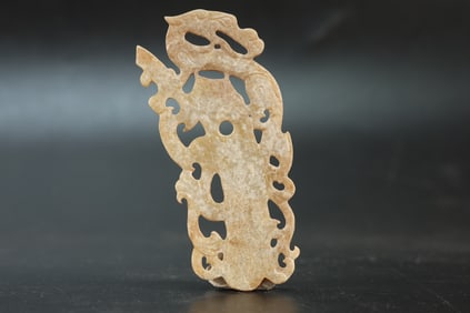 Jade Carved Dragon Pattern Chicken Heart Shape Ornament