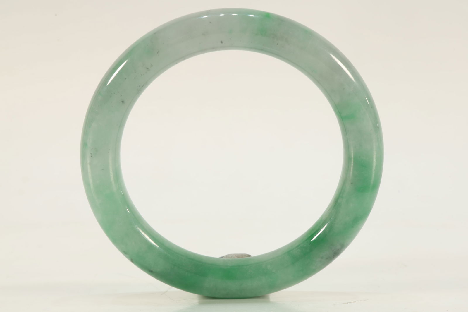 Jadeite Bangle: Jadeite Bangle ?8.5 x 1cm)