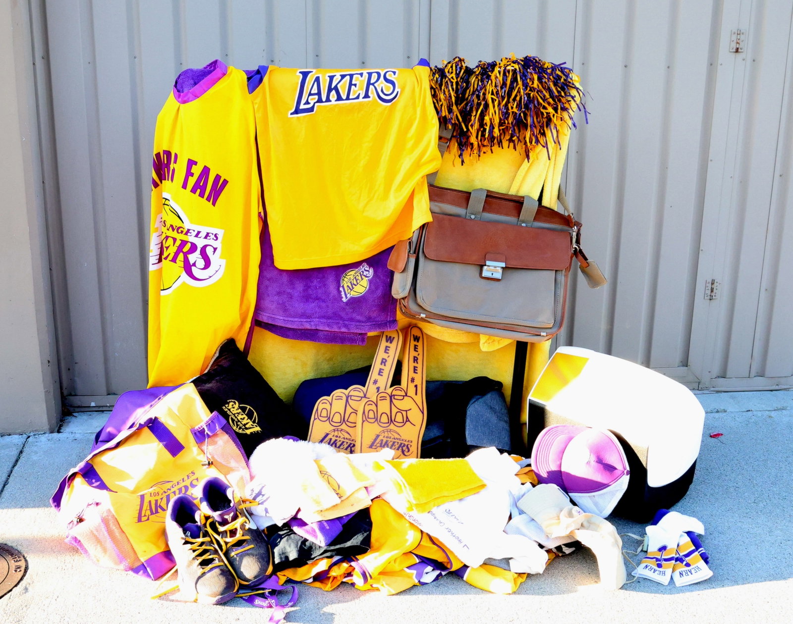 NBA LAKERS Shorts, Thirt, Sake, Bag And Towel Ice Box: NBA LAKERS Shorts, Thirt, Sake, Bag And Towel Ice Box (All In Different Sizes)