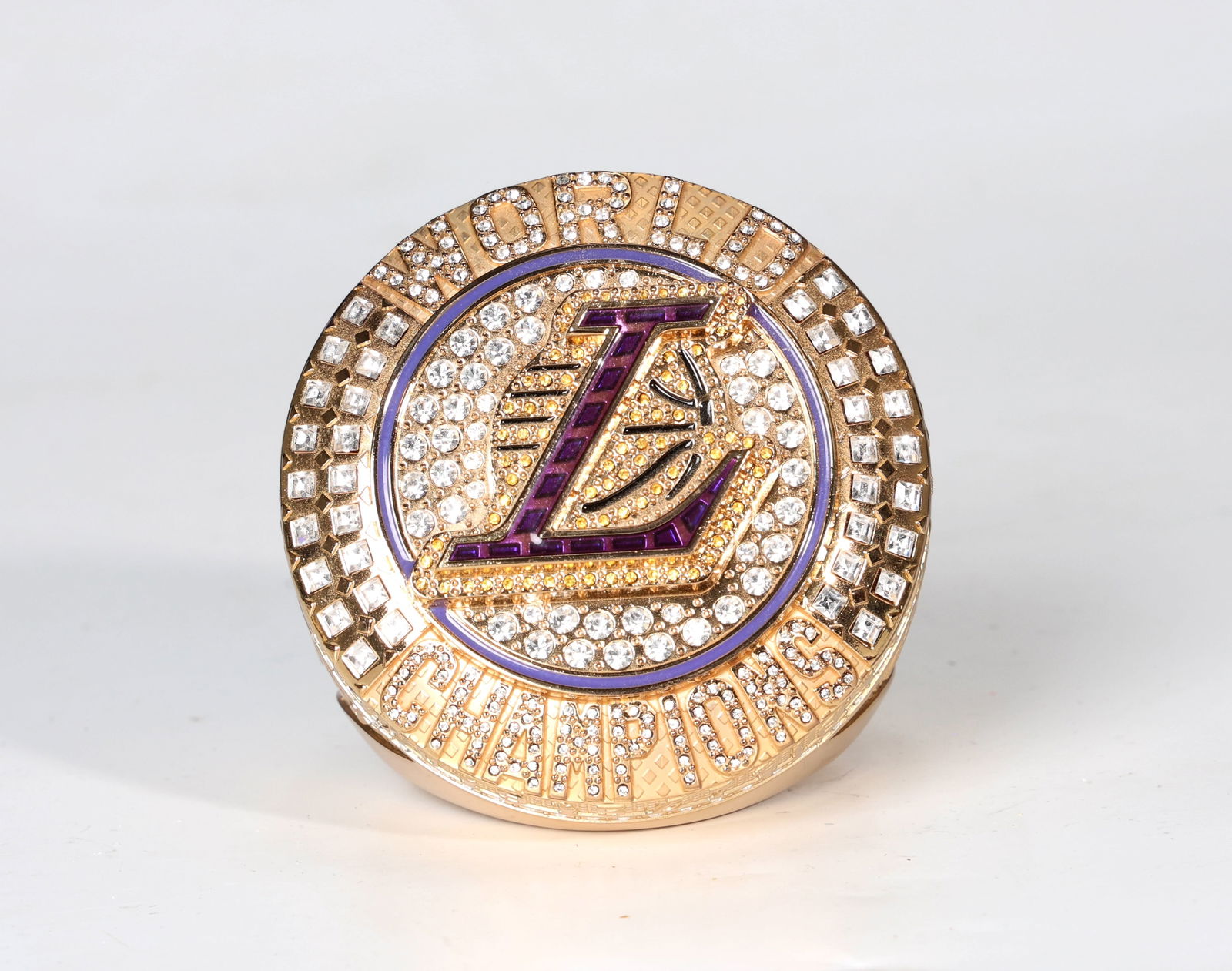 2020 LAKERS NBA Championship Ring Paperweight: 2020 LAKERS NBA Championship Ring Paperweight (7.5 x 8cm)