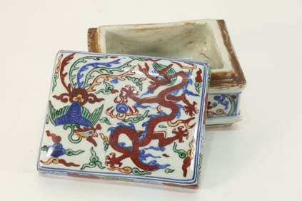 Wucai Dragon and Phoenix Pattern Porcelain Lid Box