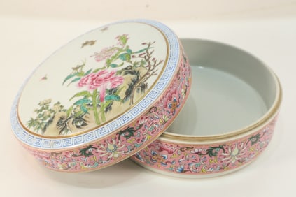 Famille Rose Flower Pattern Porcelain Lid Box