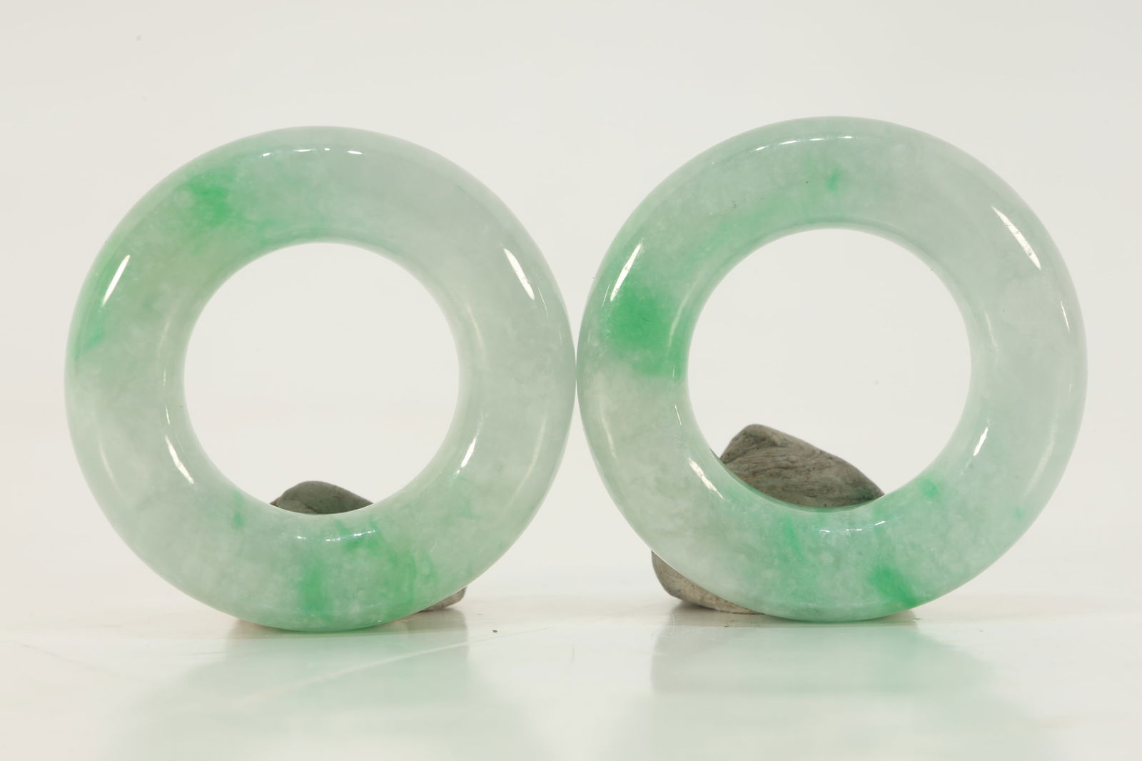 Pair of Jadeite Ring: Pair of Jadeite Ring (3.8 x 1cm)