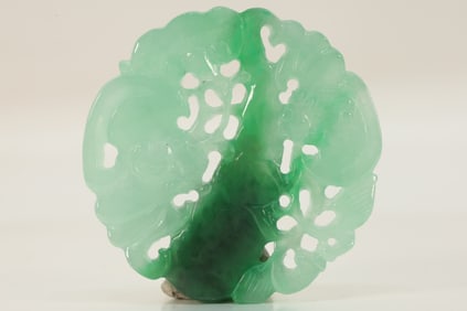 Jadeite Carved Reishi Mushroom Pattern Pendant