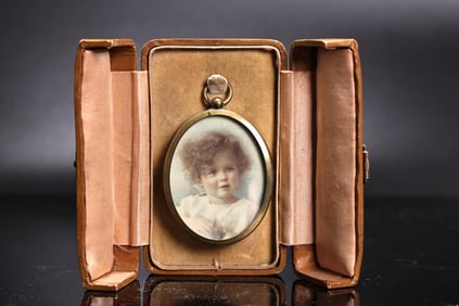 Vintage Cased Miniature /Photo Portrait Travel Case