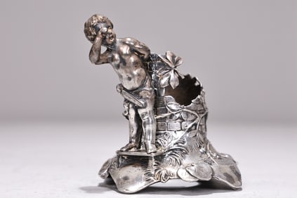 Vintage Cherub Silver Plate Napkin Ring W.M.E